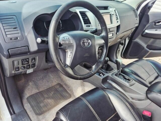 Черный Тойота Хайлюкс, объемом двигателя 2.5 л и пробегом 230 тыс. км за 2950 $, фото 4 на Automoto.ua