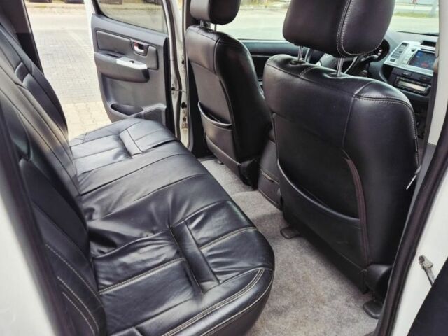 Черный Тойота Хайлюкс, объемом двигателя 2.5 л и пробегом 230 тыс. км за 2950 $, фото 5 на Automoto.ua