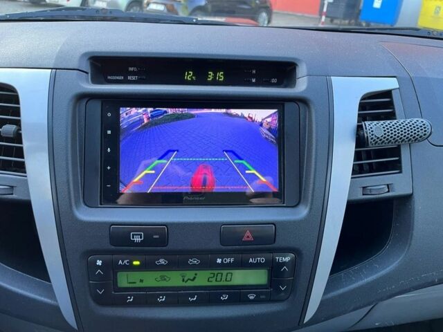 Черный Тойота Хайлюкс, объемом двигателя 3 л и пробегом 219 тыс. км за 4500 $, фото 5 на Automoto.ua