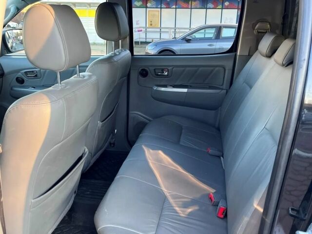 Черный Тойота Хайлюкс, объемом двигателя 3 л и пробегом 219 тыс. км за 4500 $, фото 6 на Automoto.ua