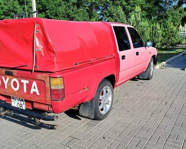Красный Тойота Хайлюкс, объемом двигателя 2.4 л и пробегом 160 тыс. км за 5000 $, фото 4 на Automoto.ua