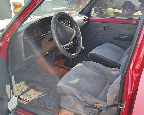 Красный Тойота Хайлюкс, объемом двигателя 2.4 л и пробегом 160 тыс. км за 5000 $, фото 6 на Automoto.ua