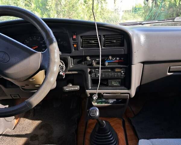 Красный Тойота Хайлюкс, объемом двигателя 2.4 л и пробегом 160 тыс. км за 5000 $, фото 9 на Automoto.ua