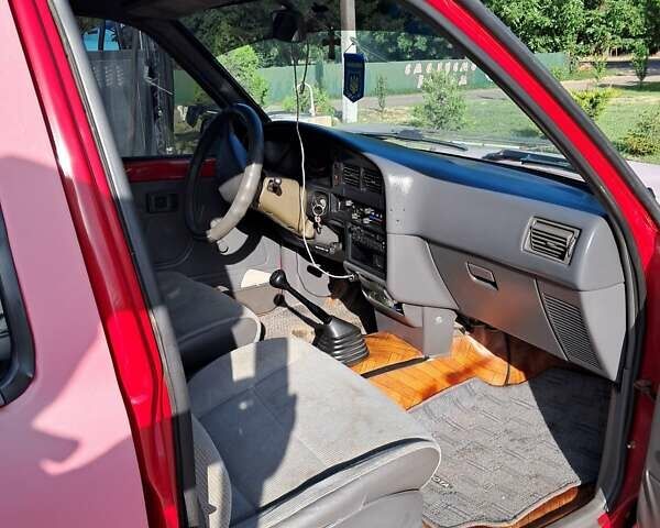 Красный Тойота Хайлюкс, объемом двигателя 2.4 л и пробегом 160 тыс. км за 5000 $, фото 7 на Automoto.ua