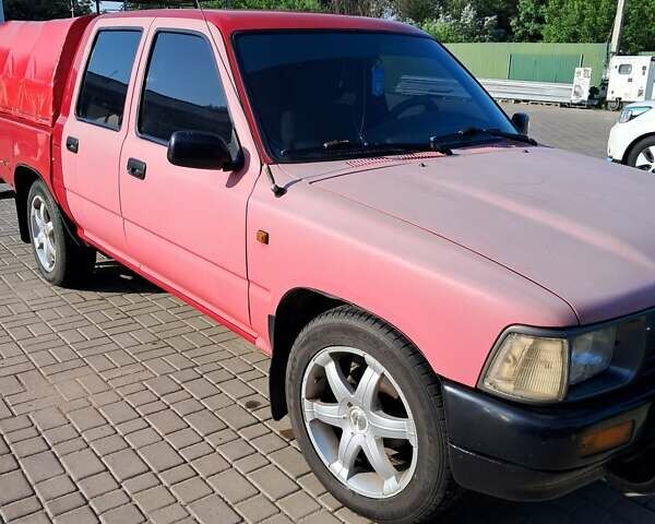 Красный Тойота Хайлюкс, объемом двигателя 2.4 л и пробегом 160 тыс. км за 5000 $, фото 5 на Automoto.ua