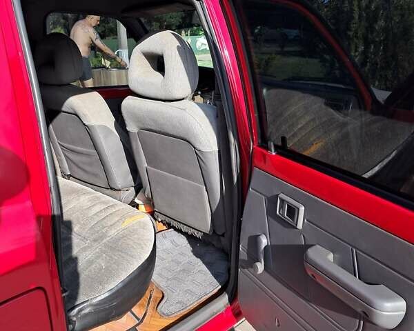 Красный Тойота Хайлюкс, объемом двигателя 2.4 л и пробегом 160 тыс. км за 5000 $, фото 8 на Automoto.ua