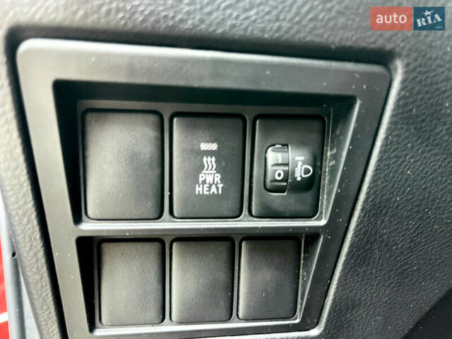 Красный Тойота Хайлюкс, объемом двигателя 2.4 л и пробегом 57 тыс. км за 35000 $, фото 2 на Automoto.ua