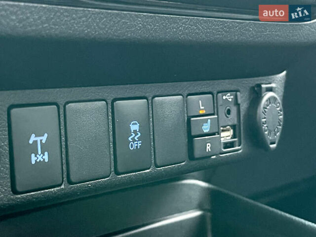 Красный Тойота Хайлюкс, объемом двигателя 2.4 л и пробегом 57 тыс. км за 35000 $, фото 38 на Automoto.ua