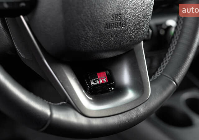 Червоний Тойота Хайлюкс, об'ємом двигуна 2.76 л та пробігом 2 тис. км за 56631 $, фото 22 на Automoto.ua