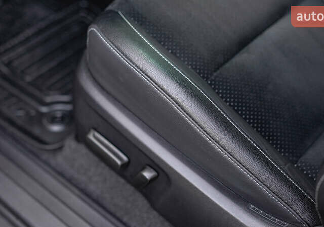 Червоний Тойота Хайлюкс, об'ємом двигуна 2.76 л та пробігом 2 тис. км за 56631 $, фото 20 на Automoto.ua