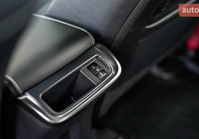 Червоний Тойота Хайлюкс, об'ємом двигуна 2.76 л та пробігом 2 тис. км за 56631 $, фото 37 на Automoto.ua