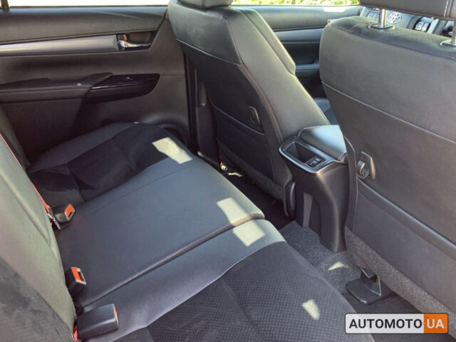 Червоний Тойота Хайлюкс, об'ємом двигуна 2.8 л та пробігом 1000 тис. км за 57400 $, фото 6 на Automoto.ua