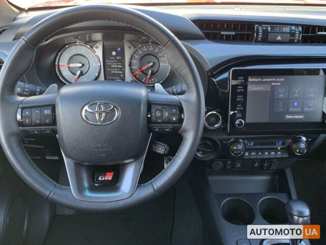 Червоний Тойота Хайлюкс, об'ємом двигуна 2.8 л та пробігом 1000 тис. км за 57400 $, фото 8 на Automoto.ua