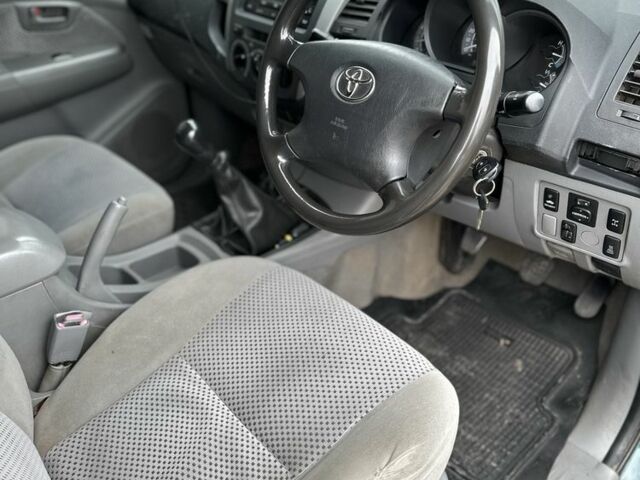 Тойота Хайлюкс, объемом двигателя 2.5 л и пробегом 165 тыс. км за 6400 $, фото 14 на Automoto.ua