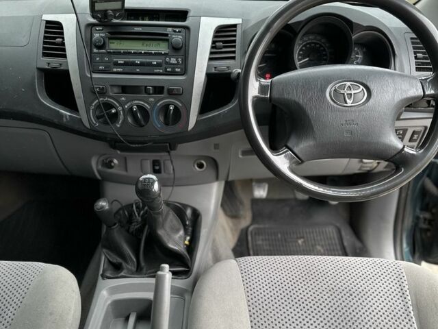 Тойота Хайлюкс, объемом двигателя 2.5 л и пробегом 165 тыс. км за 6400 $, фото 13 на Automoto.ua