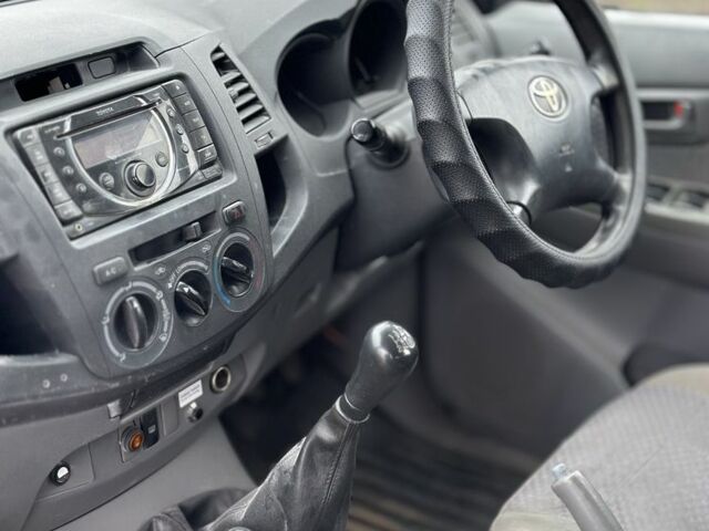 Тойота Хайлюкс, объемом двигателя 2.5 л и пробегом 200 тыс. км за 5500 $, фото 7 на Automoto.ua