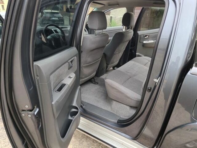 Серый Тойота Хайлюкс, объемом двигателя 3 л и пробегом 107 тыс. км за 4500 $, фото 5 на Automoto.ua