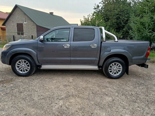 Серый Тойота Хайлюкс, объемом двигателя 3 л и пробегом 107 тыс. км за 4500 $, фото 3 на Automoto.ua