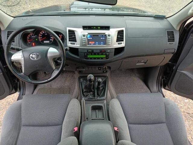 Серый Тойота Хайлюкс, объемом двигателя 3 л и пробегом 107 тыс. км за 4500 $, фото 4 на Automoto.ua