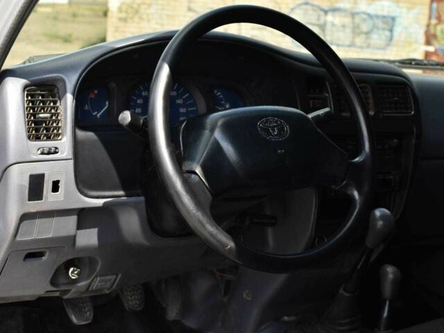 Тойота Хайлюкс 2005 в Кривом Роге на Automoto.ua Серый Тойота Хайлюкс, объемом двигателя 2.8 л и пробегом 439 тыс. км за 9999 $, фото 9 на Automoto.ua