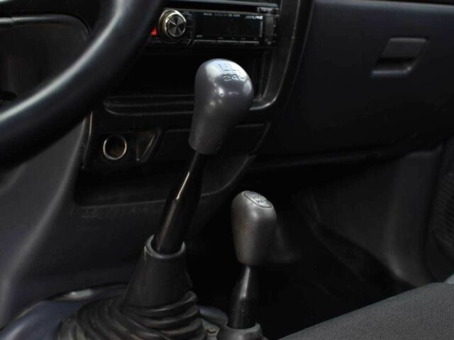 Тойота Хайлюкс 2005 в Кривом Роге на Automoto.ua Серый Тойота Хайлюкс, объемом двигателя 2.8 л и пробегом 439 тыс. км за 9999 $, фото 12 на Automoto.ua