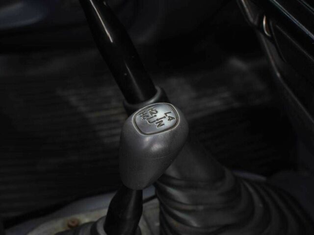 Тойота Хайлюкс 2005 в Кривом Роге на Automoto.ua Серый Тойота Хайлюкс, объемом двигателя 2.8 л и пробегом 439 тыс. км за 9999 $, фото 16 на Automoto.ua