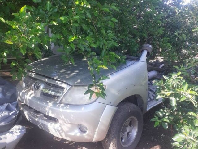 Серый Тойота Хайлюкс, объемом двигателя 2.5 л и пробегом 200 тыс. км за 3500 $, фото 1 на Automoto.ua