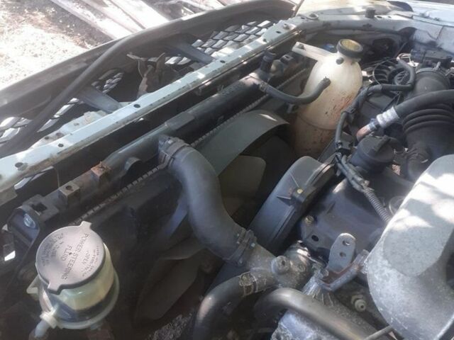 Серый Тойота Хайлюкс, объемом двигателя 2.5 л и пробегом 200 тыс. км за 3500 $, фото 4 на Automoto.ua