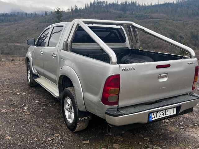Серый Тойота Хайлюкс, объемом двигателя 2.5 л и пробегом 350 тыс. км за 10300 $, фото 3 на Automoto.ua