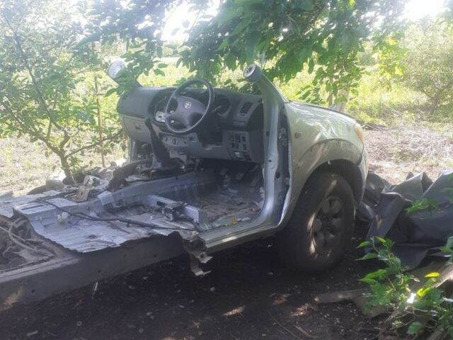 Серый Тойота Хайлюкс, объемом двигателя 2.5 л и пробегом 200 тыс. км за 3500 $, фото 2 на Automoto.ua