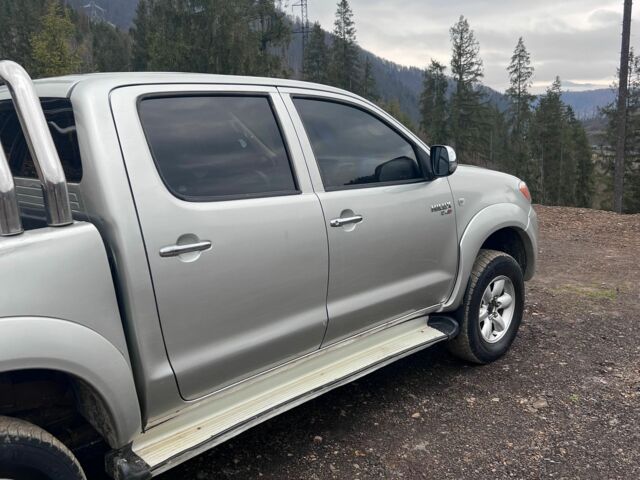 Серый Тойота Хайлюкс, объемом двигателя 2.5 л и пробегом 350 тыс. км за 10300 $, фото 6 на Automoto.ua