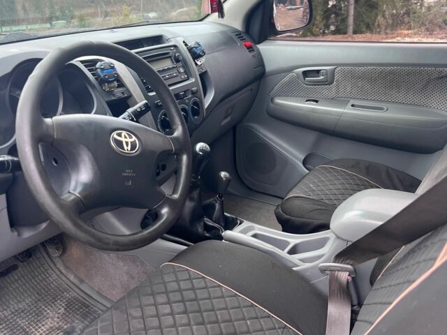 Серый Тойота Хайлюкс, объемом двигателя 2.5 л и пробегом 350 тыс. км за 10300 $, фото 8 на Automoto.ua