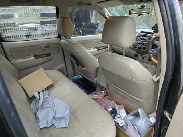 Серый Тойота Хайлюкс, объемом двигателя 3 л и пробегом 221 тыс. км за 8096 $, фото 3 на Automoto.ua