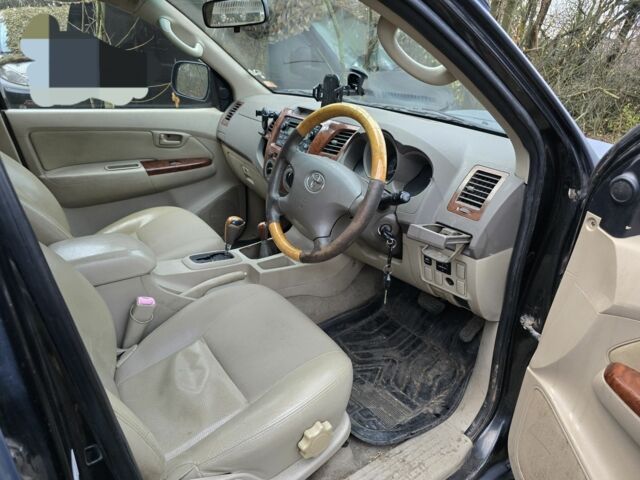 Серый Тойота Хайлюкс, объемом двигателя 3 л и пробегом 221 тыс. км за 8096 $, фото 2 на Automoto.ua