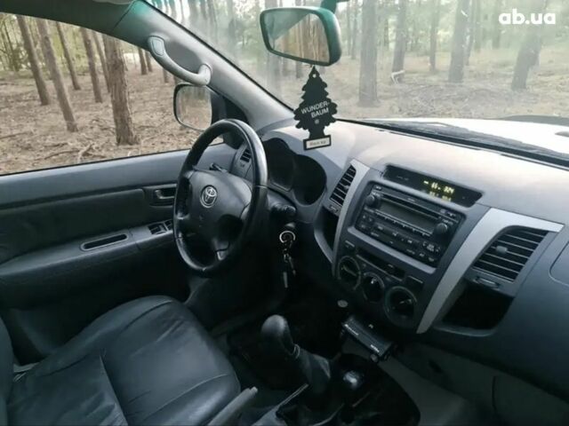 Серый Тойота Хайлюкс, объемом двигателя 0 л и пробегом 250 тыс. км за 2750 $, фото 1 на Automoto.ua