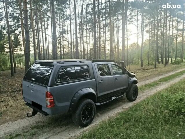 Серый Тойота Хайлюкс, объемом двигателя 0 л и пробегом 250 тыс. км за 2750 $, фото 3 на Automoto.ua
