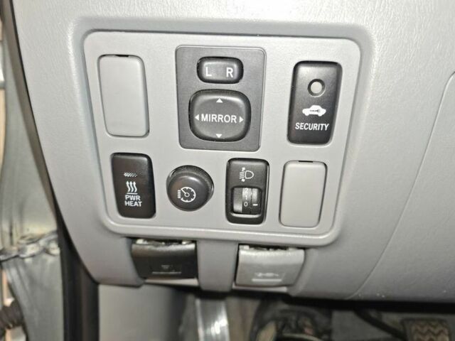 Серый Тойота Хайлюкс, объемом двигателя 2.5 л и пробегом 218 тыс. км за 4000 $, фото 7 на Automoto.ua