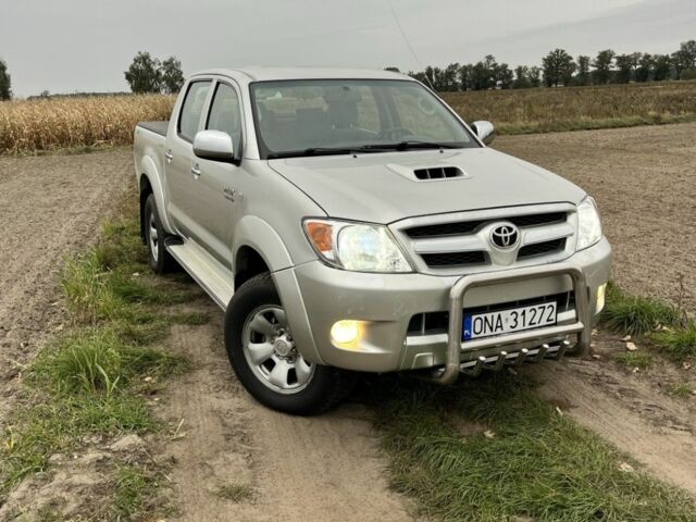 Серый Тойота Хайлюкс, объемом двигателя 3 л и пробегом 256 тыс. км за 3557 $, фото 1 на Automoto.ua