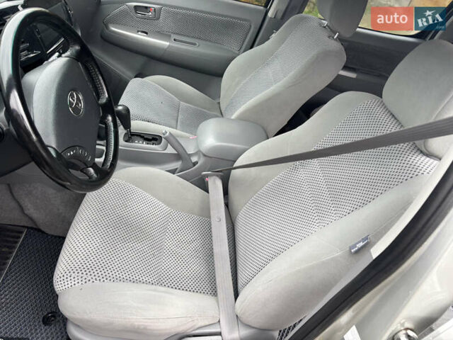 Сірий Тойота Хайлюкс, об'ємом двигуна 3 л та пробігом 313 тис. км за 17500 $, фото 13 на Automoto.ua