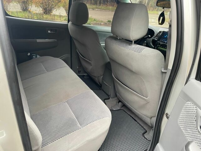 Тойота Хайлюкс 2009 в Киеве на Automoto.ua Серый Тойота Хайлюкс, объемом двигателя 3 л и пробегом 312 тыс. км за 17500 $, фото 17 на Automoto.ua