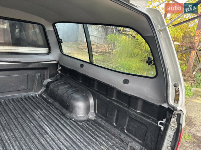 Сірий Тойота Хайлюкс, об'ємом двигуна 3 л та пробігом 313 тис. км за 17500 $, фото 19 на Automoto.ua