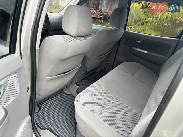 Сірий Тойота Хайлюкс, об'ємом двигуна 3 л та пробігом 313 тис. км за 17500 $, фото 15 на Automoto.ua