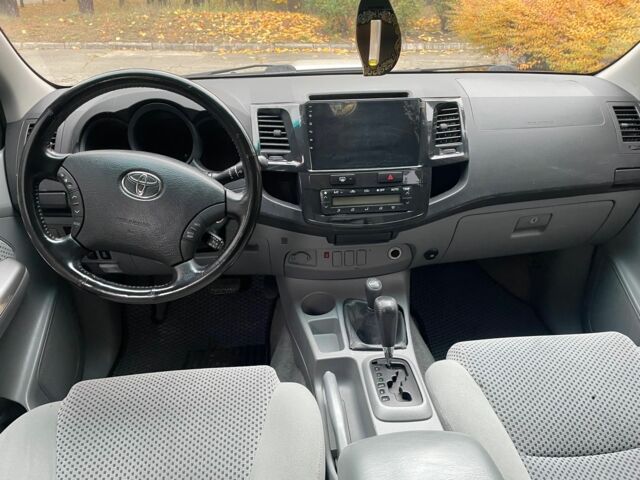 Тойота Хайлюкс 2009 в Киеве на Automoto.ua Серый Тойота Хайлюкс, объемом двигателя 3 л и пробегом 312 тыс. км за 17500 $, фото 6 на Automoto.ua