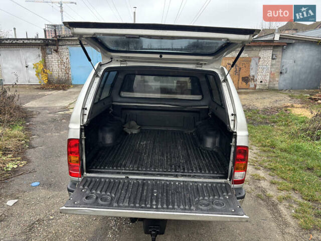 Сірий Тойота Хайлюкс, об'ємом двигуна 3 л та пробігом 313 тис. км за 17500 $, фото 18 на Automoto.ua
