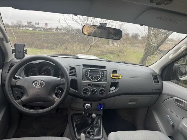 Сірий Тойота Хайлюкс, об'ємом двигуна 2.5 л та пробігом 290 тис. км за 6700 $, фото 4 на Automoto.ua