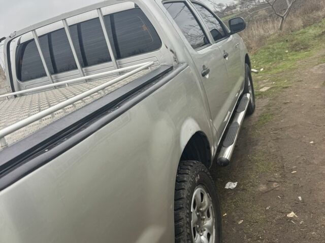 Сірий Тойота Хайлюкс, об'ємом двигуна 2.5 л та пробігом 290 тис. км за 6700 $, фото 3 на Automoto.ua