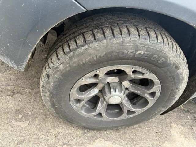 Серый Тойота Хайлюкс, объемом двигателя 3 л и пробегом 199 тыс. км за 7000 $, фото 2 на Automoto.ua