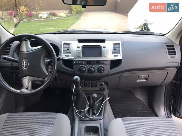 Сірий Тойота Хайлюкс, об'ємом двигуна 2.5 л та пробігом 181 тис. км за 18500 $, фото 14 на Automoto.ua