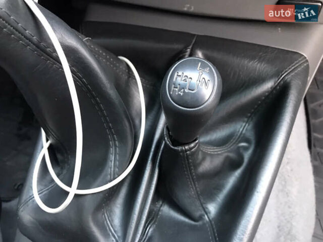 Сірий Тойота Хайлюкс, об'ємом двигуна 2.5 л та пробігом 181 тис. км за 18500 $, фото 12 на Automoto.ua