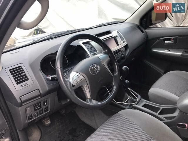 Сірий Тойота Хайлюкс, об'ємом двигуна 2.5 л та пробігом 181 тис. км за 18500 $, фото 15 на Automoto.ua